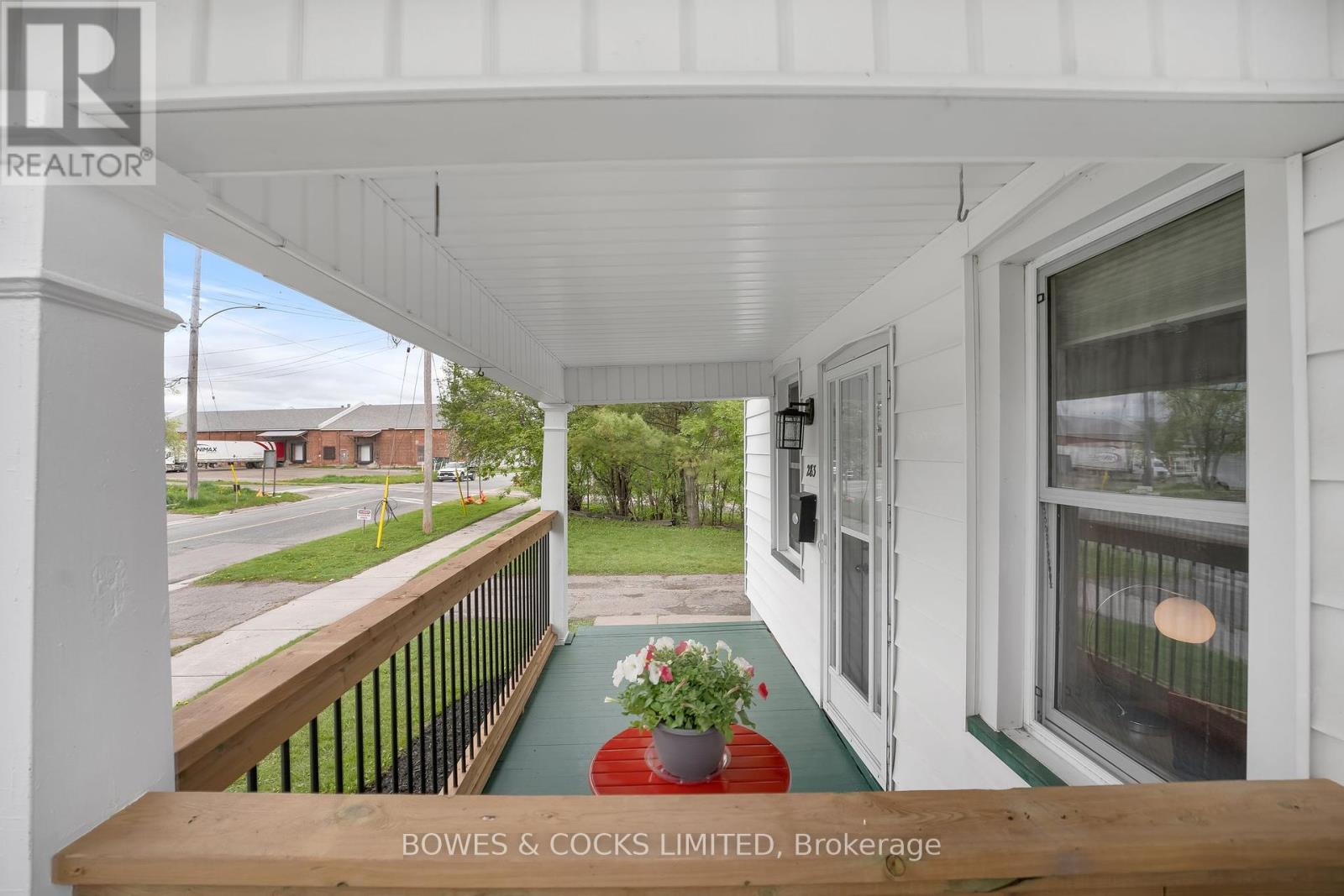 283 Lake Street, Peterborough Central (South), Ontario  K9J 2H5 - Photo 8 - X12348426
