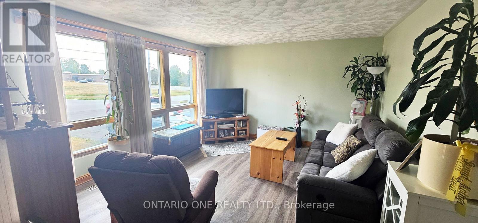 15 Weldon Road, Kawartha Lakes (Lindsay), Ontario  K9V 4R4 - Photo 10 - X12349118