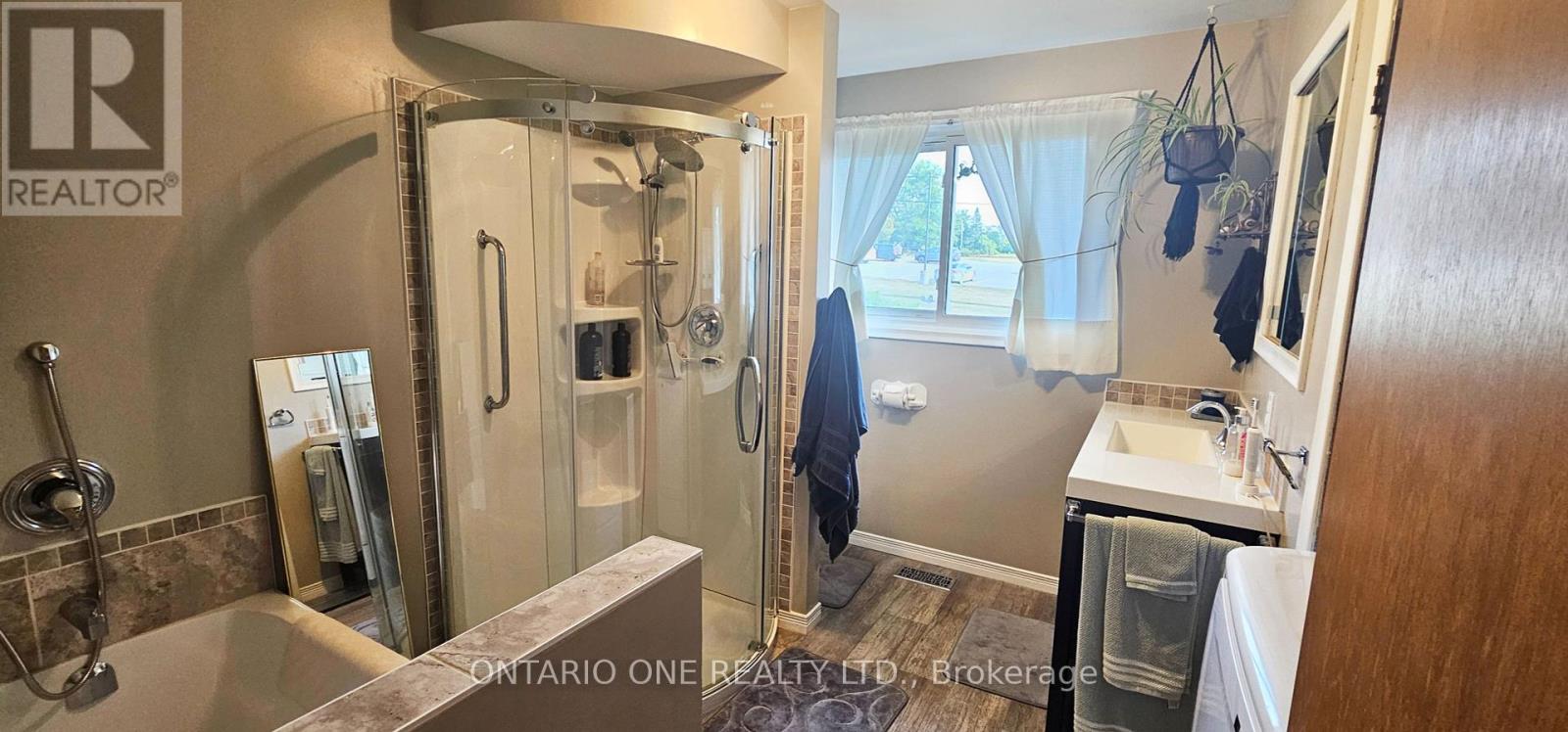 15 Weldon Road, Kawartha Lakes (Lindsay), Ontario  K9V 4R4 - Photo 16 - X12349118