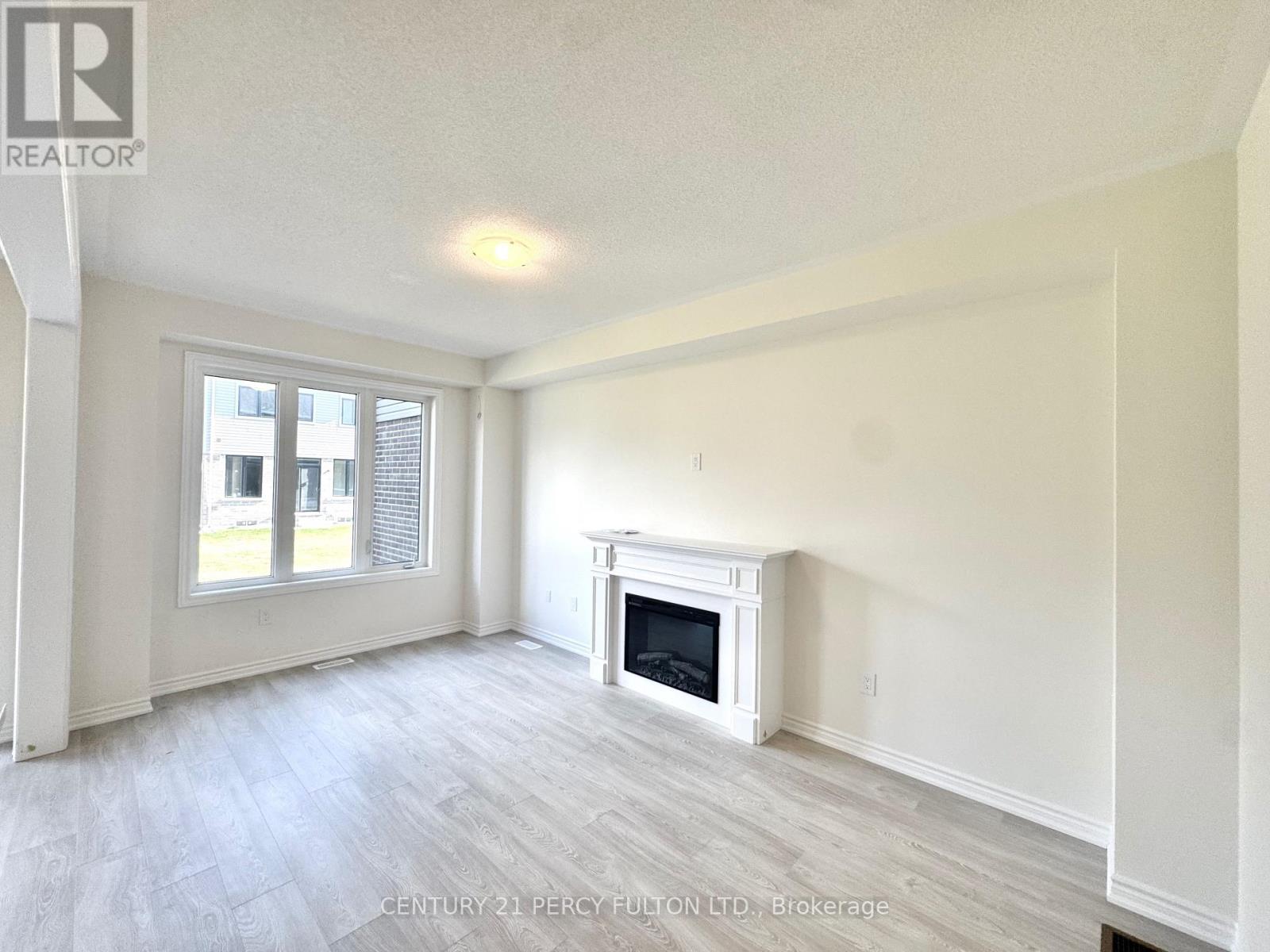 48 Hicking Lane, Kawartha Lakes (Lindsay), Ontario  K9V 5V7 - Photo 10 - X12349391
