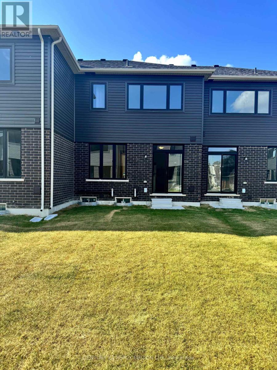 48 Hicking Lane, Kawartha Lakes (Lindsay), Ontario  K9V 5V7 - Photo 12 - X12349391