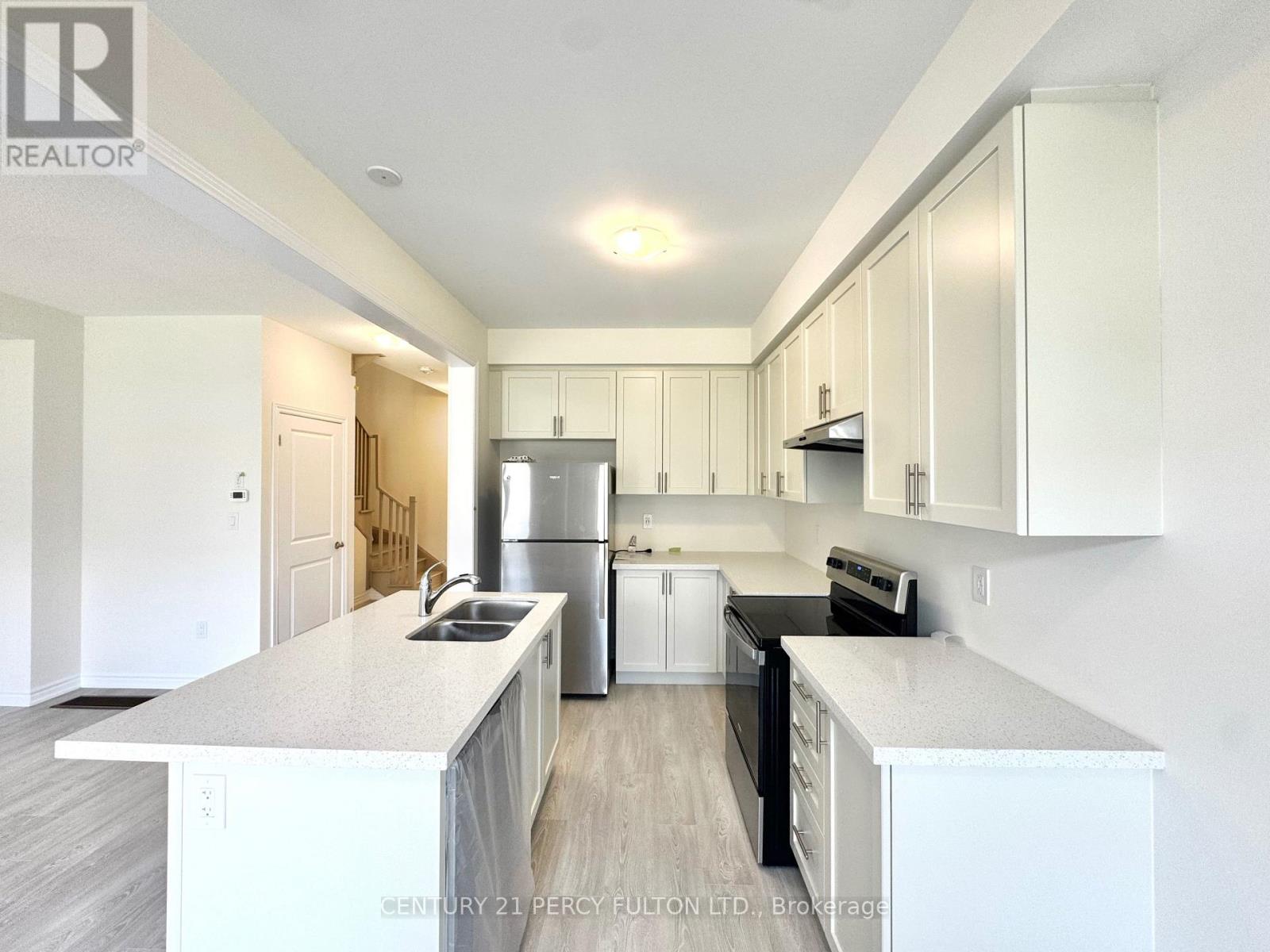 48 Hicking Lane, Kawartha Lakes (Lindsay), Ontario  K9V 5V7 - Photo 13 - X12349391