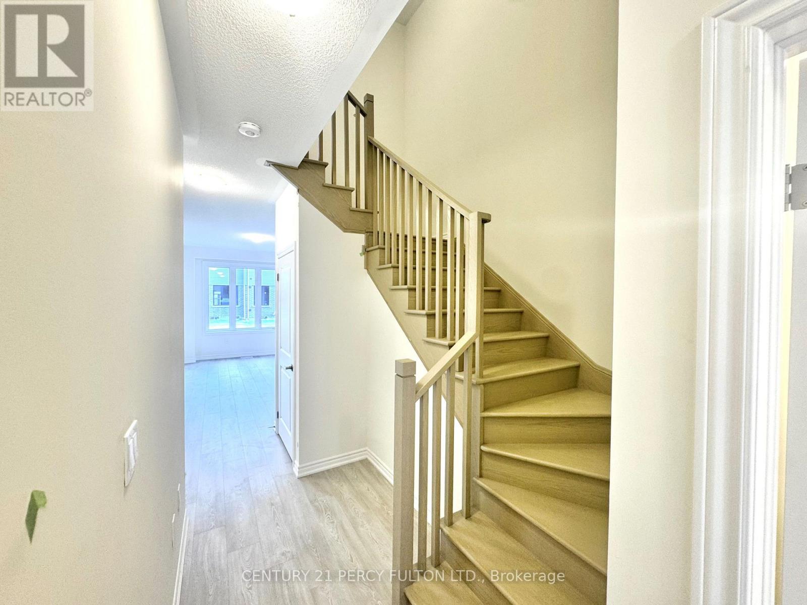 48 Hicking Lane, Kawartha Lakes (Lindsay), Ontario  K9V 5V7 - Photo 14 - X12349391
