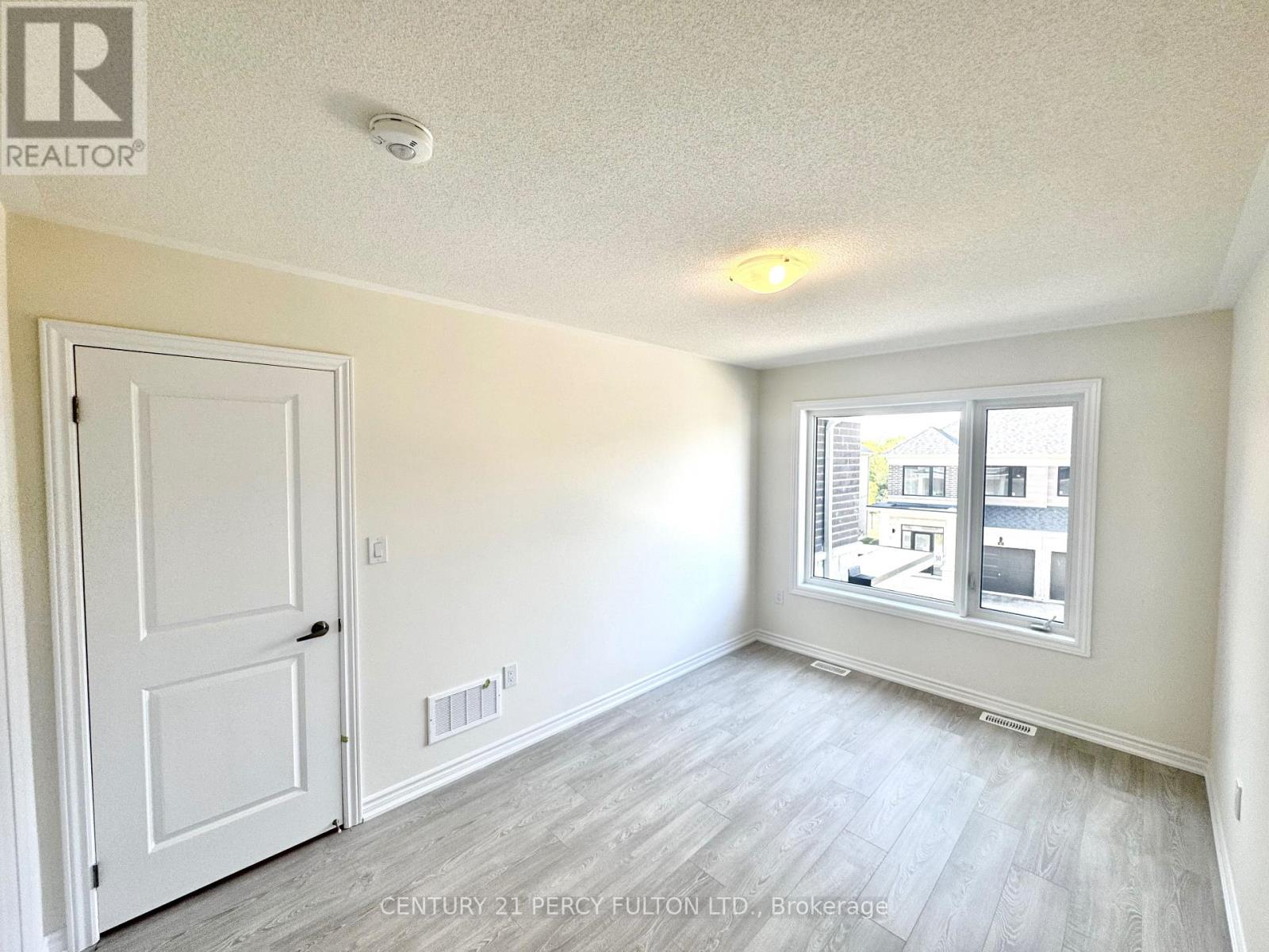 48 Hicking Lane, Kawartha Lakes (Lindsay), Ontario  K9V 5V7 - Photo 23 - X12349391