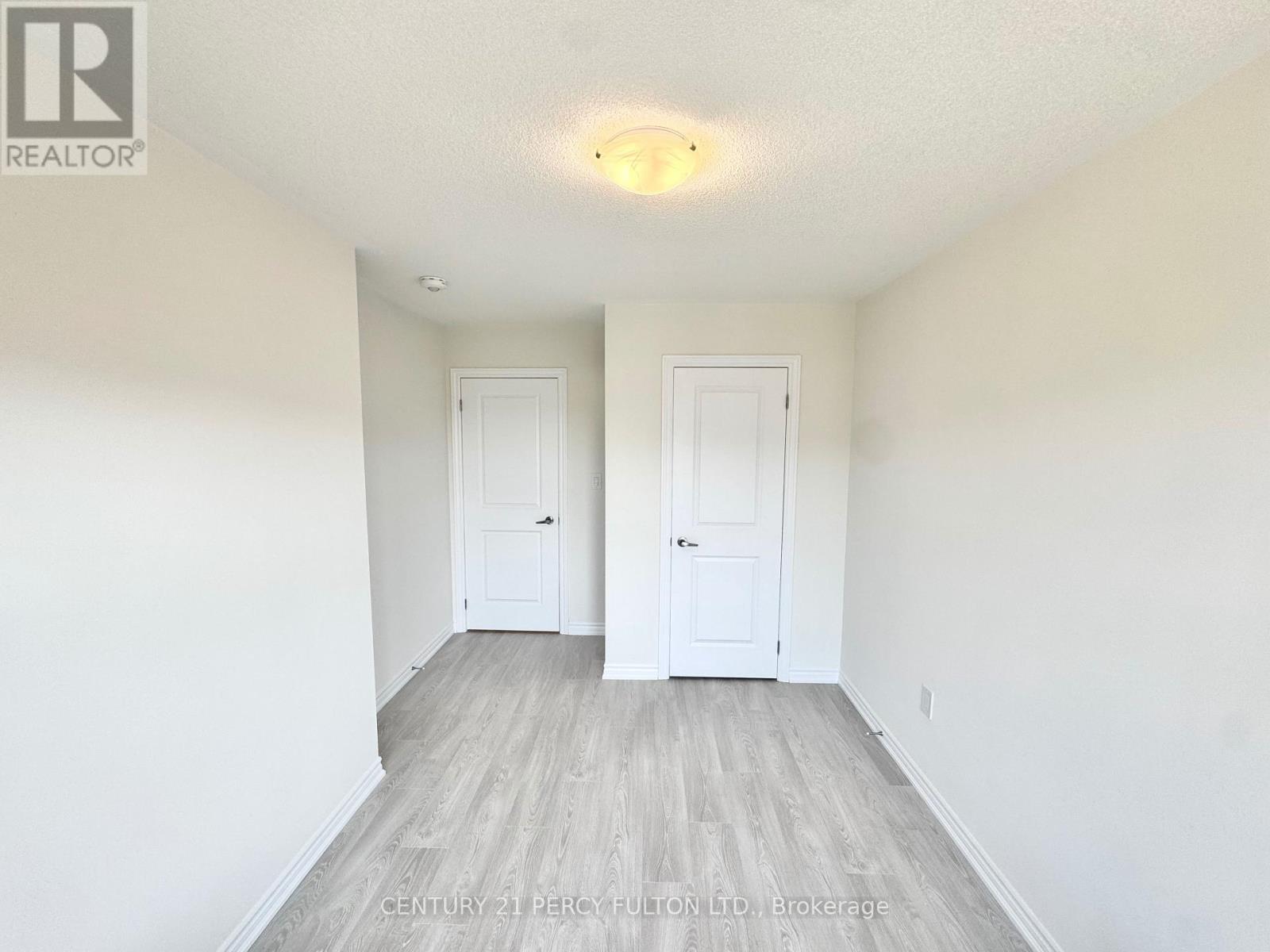 48 Hicking Lane, Kawartha Lakes (Lindsay), Ontario  K9V 5V7 - Photo 29 - X12349391