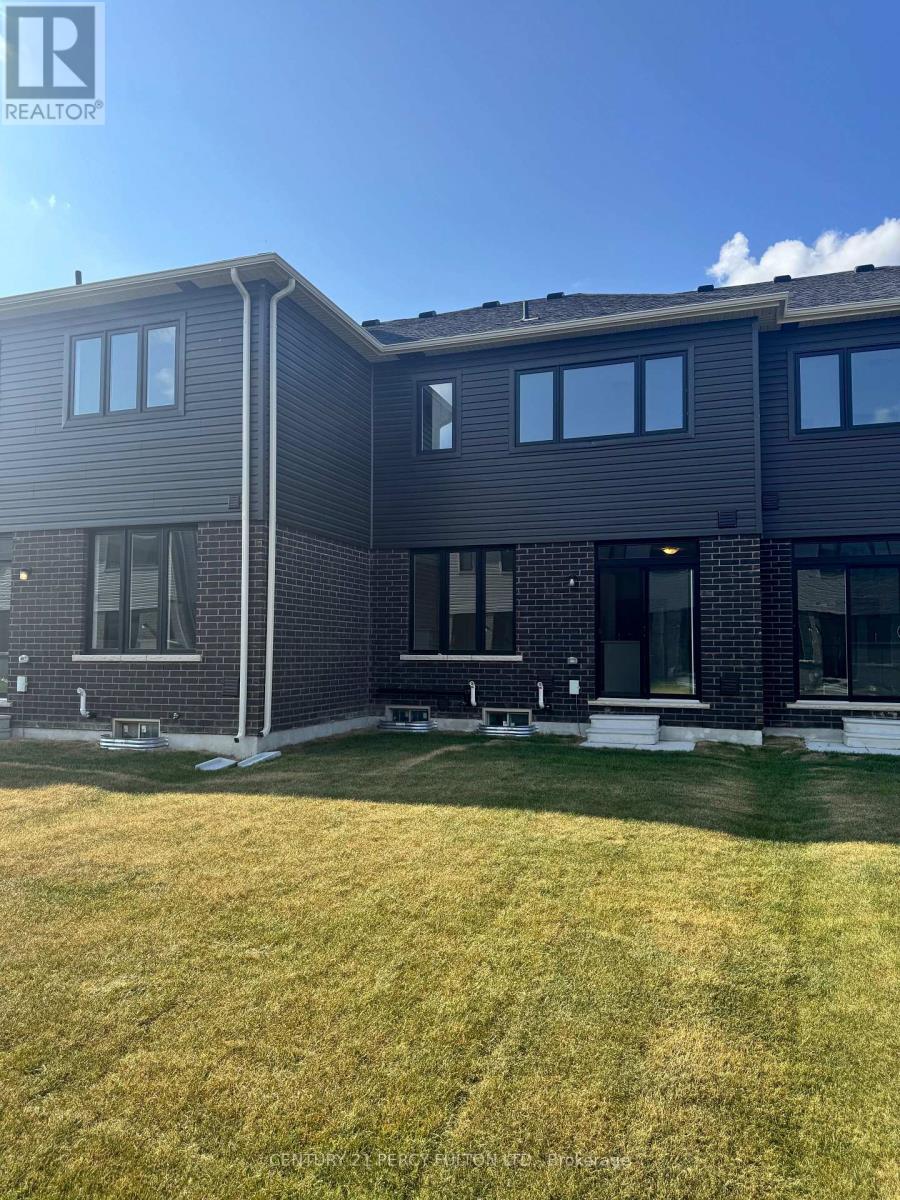 48 Hicking Lane, Kawartha Lakes (Lindsay), Ontario  K9V 5V7 - Photo 32 - X12349391