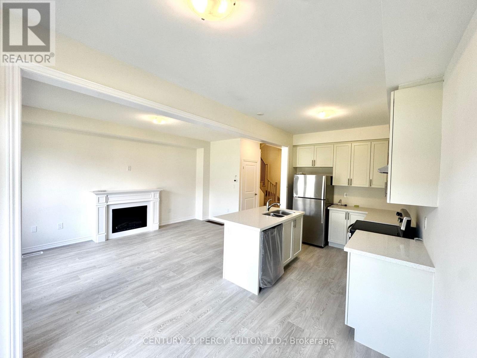 48 Hicking Lane, Kawartha Lakes (Lindsay), Ontario  K9V 5V7 - Photo 7 - X12349391