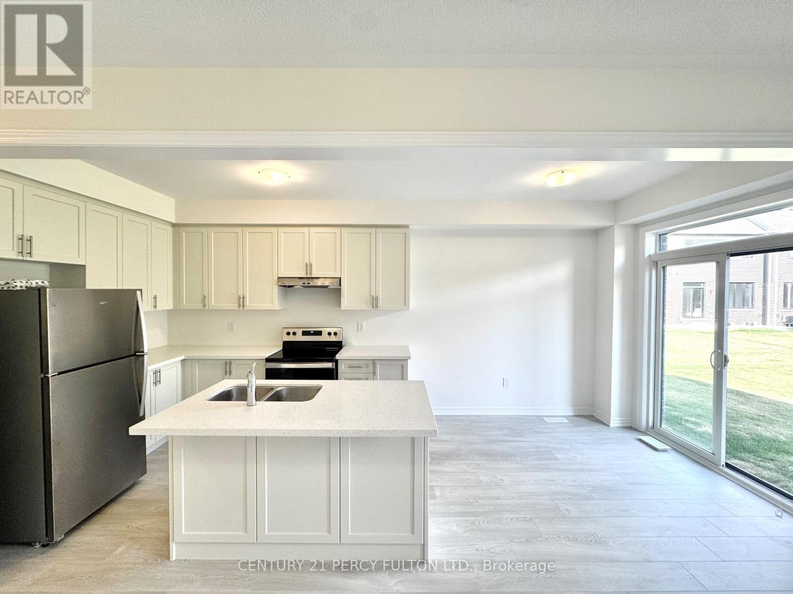 48 Hicking Lane, Kawartha Lakes (Lindsay), Ontario  K9V 5V7 - Photo 9 - X12349391