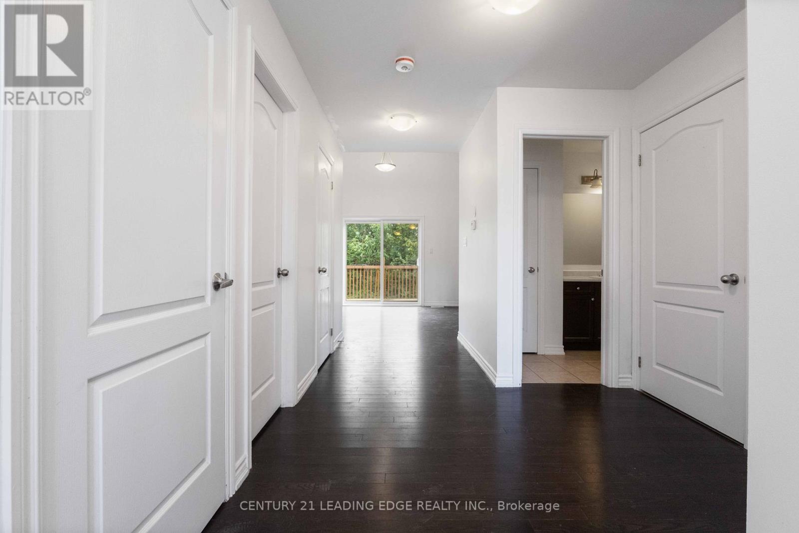 147 Springdale Drive, Kawartha Lakes (Lindsay), Ontario  K9V 0H9 - Photo 10 - X12350951