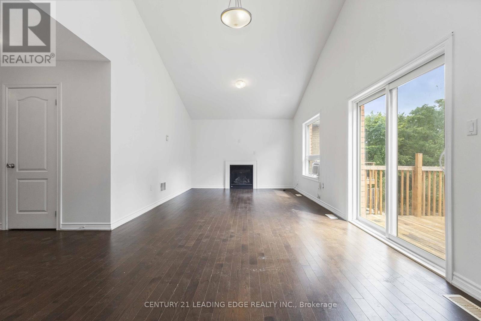 147 Springdale Drive, Kawartha Lakes (Lindsay), Ontario  K9V 0H9 - Photo 21 - X12350951