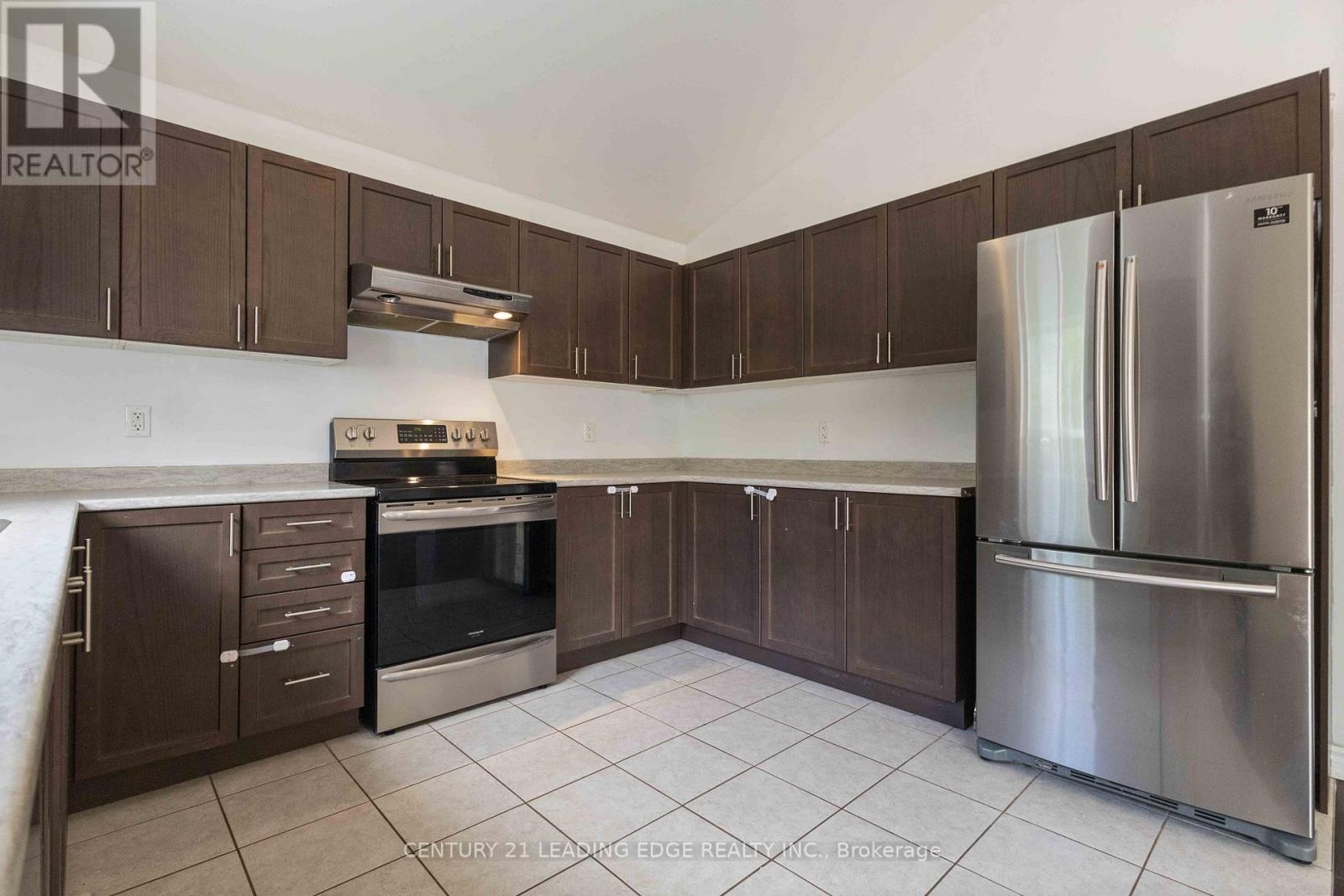 147 Springdale Drive, Kawartha Lakes (Lindsay), Ontario  K9V 0H9 - Photo 25 - X12350951
