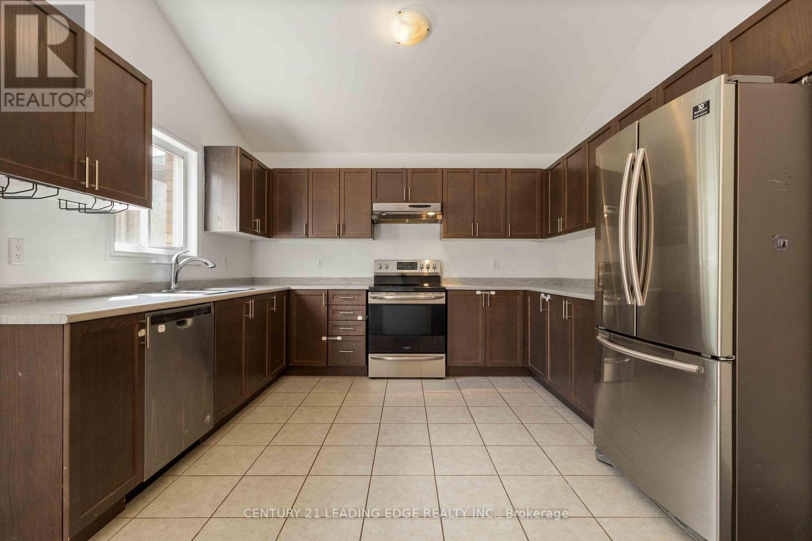 147 Springdale Drive, Kawartha Lakes (Lindsay), Ontario  K9V 0H9 - Photo 26 - X12350951