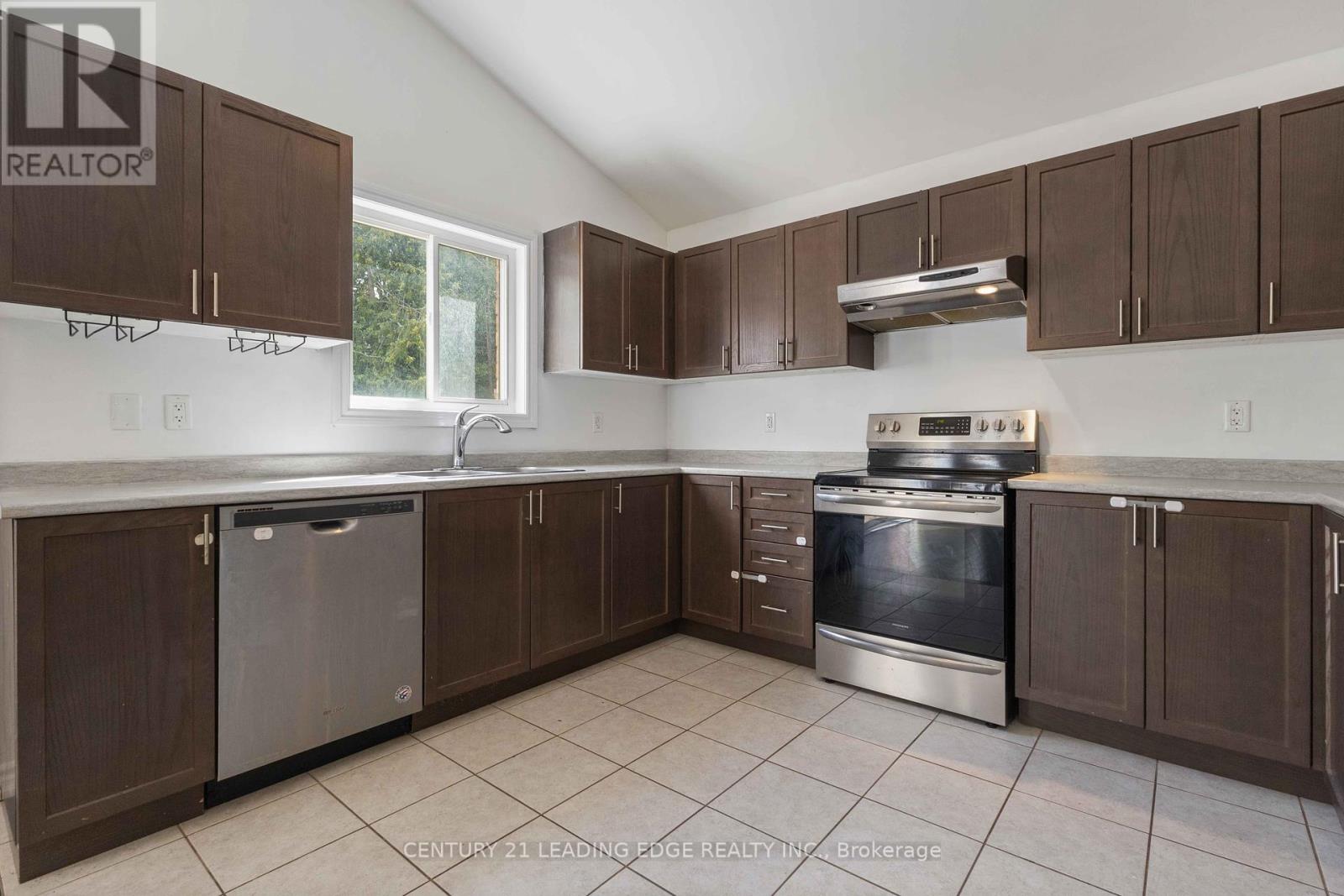 147 Springdale Drive, Kawartha Lakes (Lindsay), Ontario  K9V 0H9 - Photo 27 - X12350951