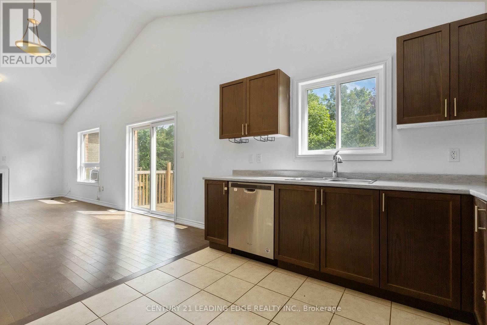 147 Springdale Drive, Kawartha Lakes (Lindsay), Ontario  K9V 0H9 - Photo 29 - X12350951
