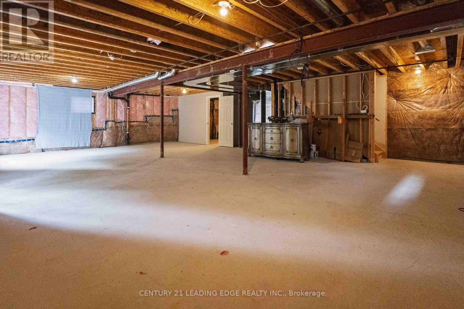 147 Springdale Drive, Kawartha Lakes (Lindsay), Ontario  K9V 0H9 - Photo 40 - X12350951
