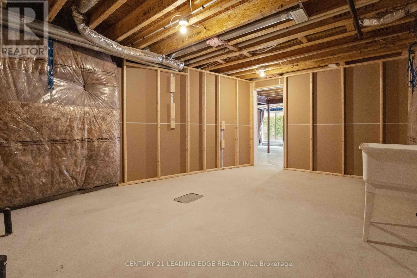 147 Springdale Drive, Kawartha Lakes (Lindsay), Ontario  K9V 0H9 - Photo 44 - X12350951