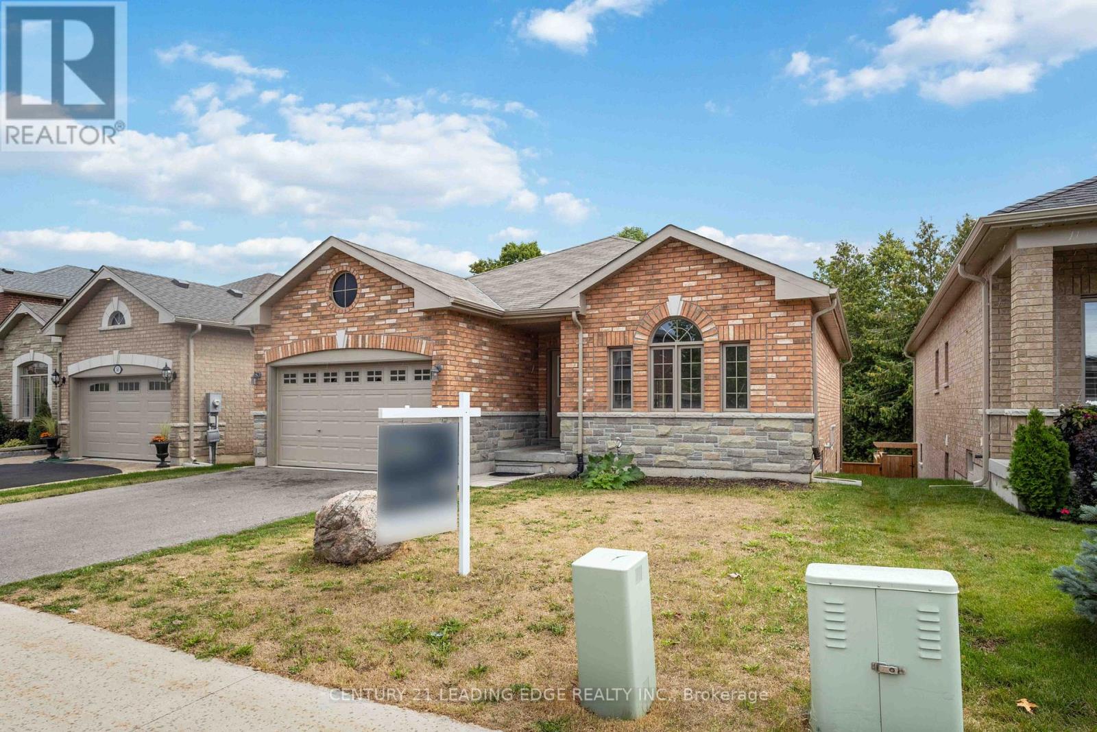 147 Springdale Drive, Kawartha Lakes (Lindsay), Ontario  K9V 0H9 - Photo 6 - X12350951