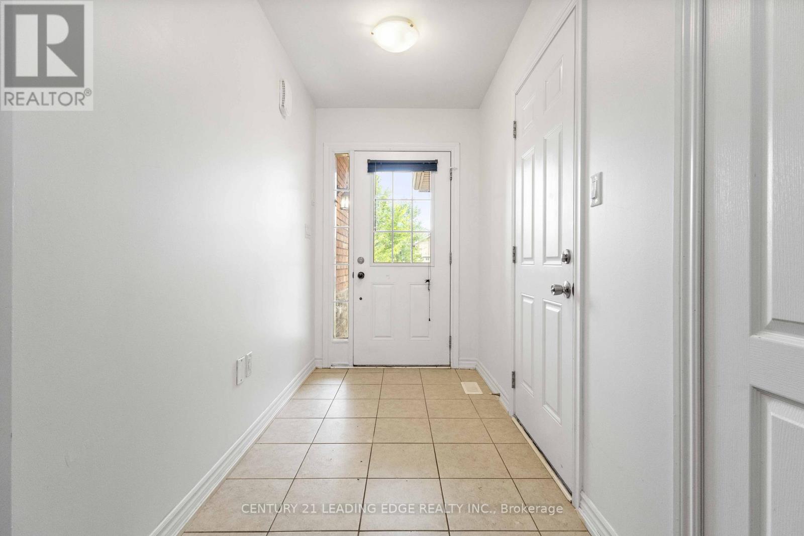 147 Springdale Drive, Kawartha Lakes (Lindsay), Ontario  K9V 0H9 - Photo 7 - X12350951