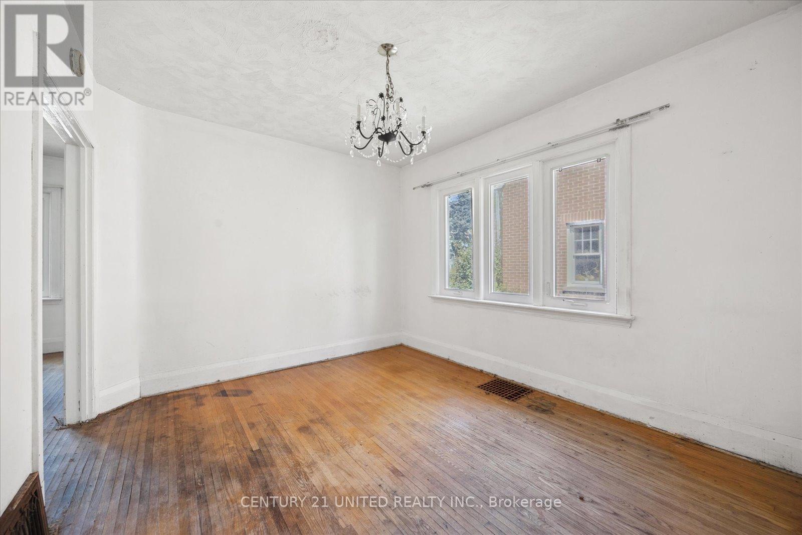 280 Mark Street, Peterborough East (Central), Ontario  K9H 1V4 - Photo 11 - X12351245