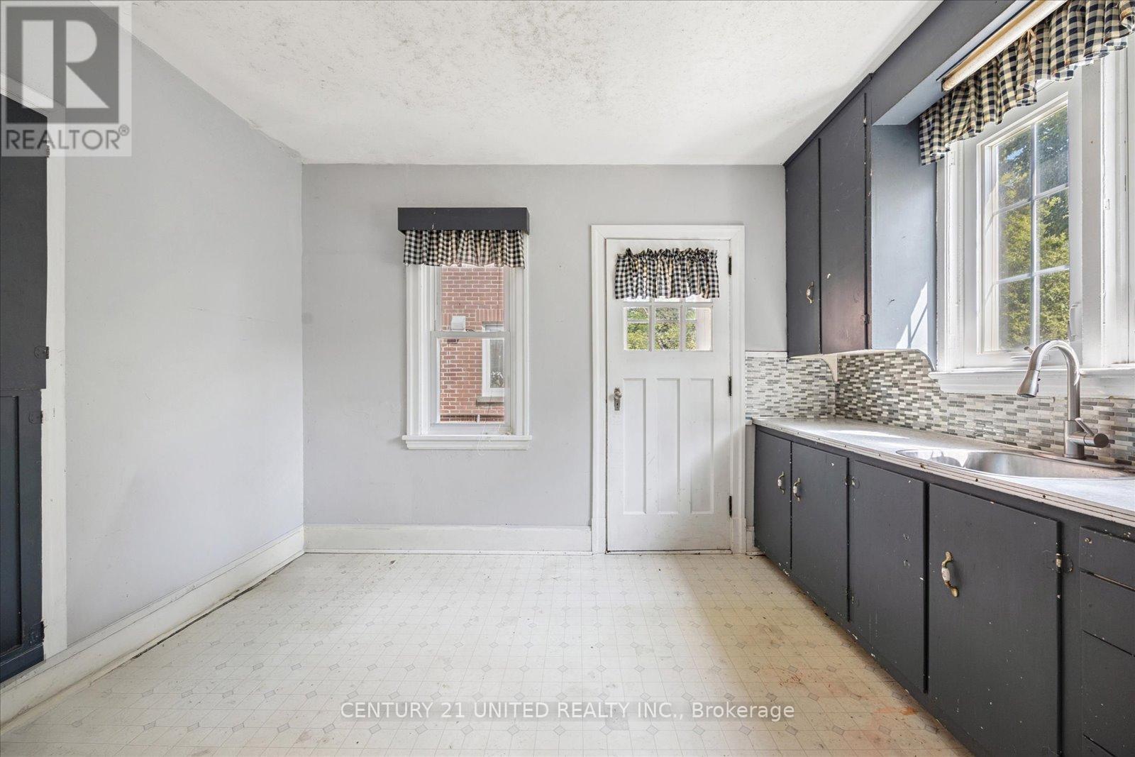 280 Mark Street, Peterborough East (Central), Ontario  K9H 1V4 - Photo 15 - X12351245