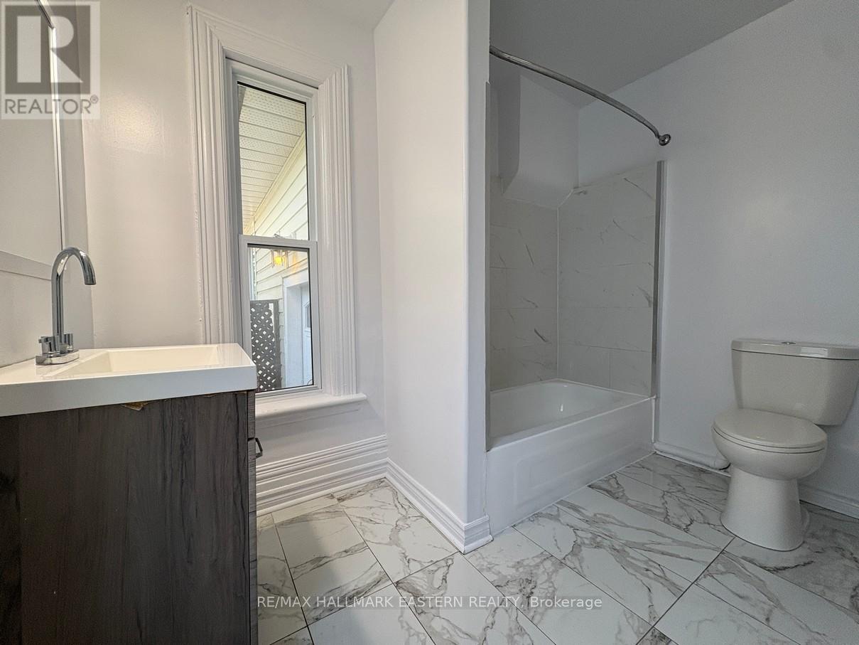 581 Paterson Street, Peterborough Central (South), Ontario  K9J 4P9 - Photo 9 - X12351319