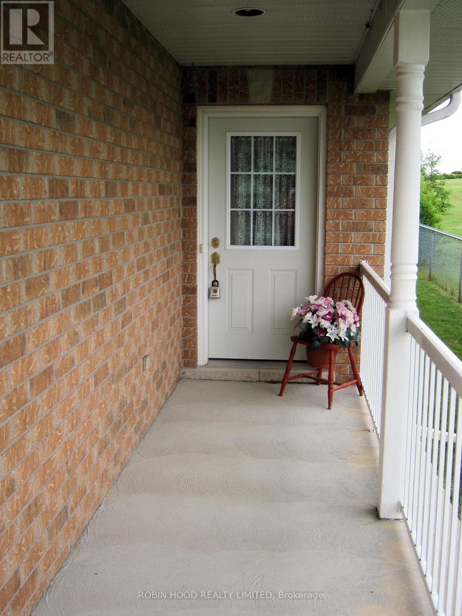 40 Dormer Road, Kawartha Lakes (Lindsay), Ontario  K9V 6H8 - Photo 7 - X12351307