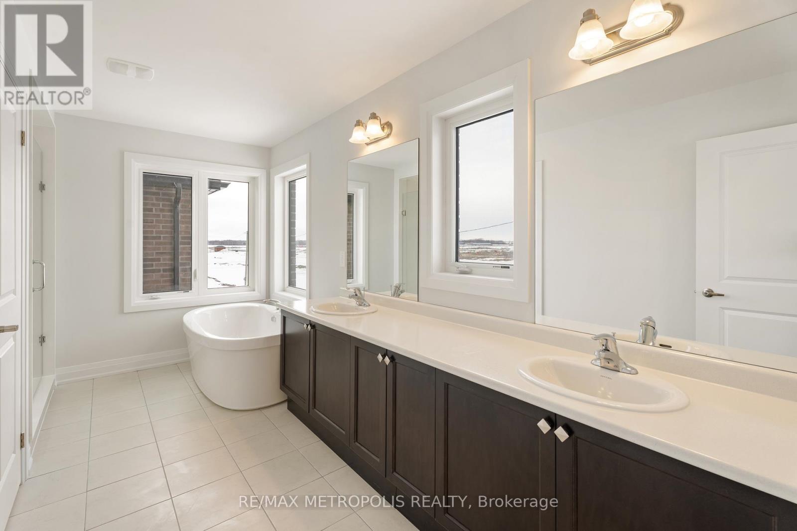 110 Butler Boulevard, Kawartha Lakes (Lindsay), Ontario  K9V 6A9 - Photo 25 - X12351311