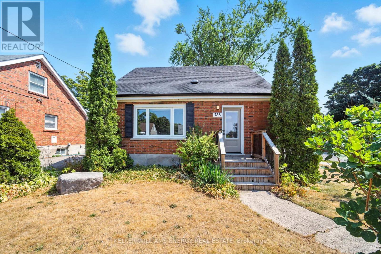 738 Snelgrove Road, Peterborough East (Central), Ontario  K9H 2E9 - Photo 1 - X12351501