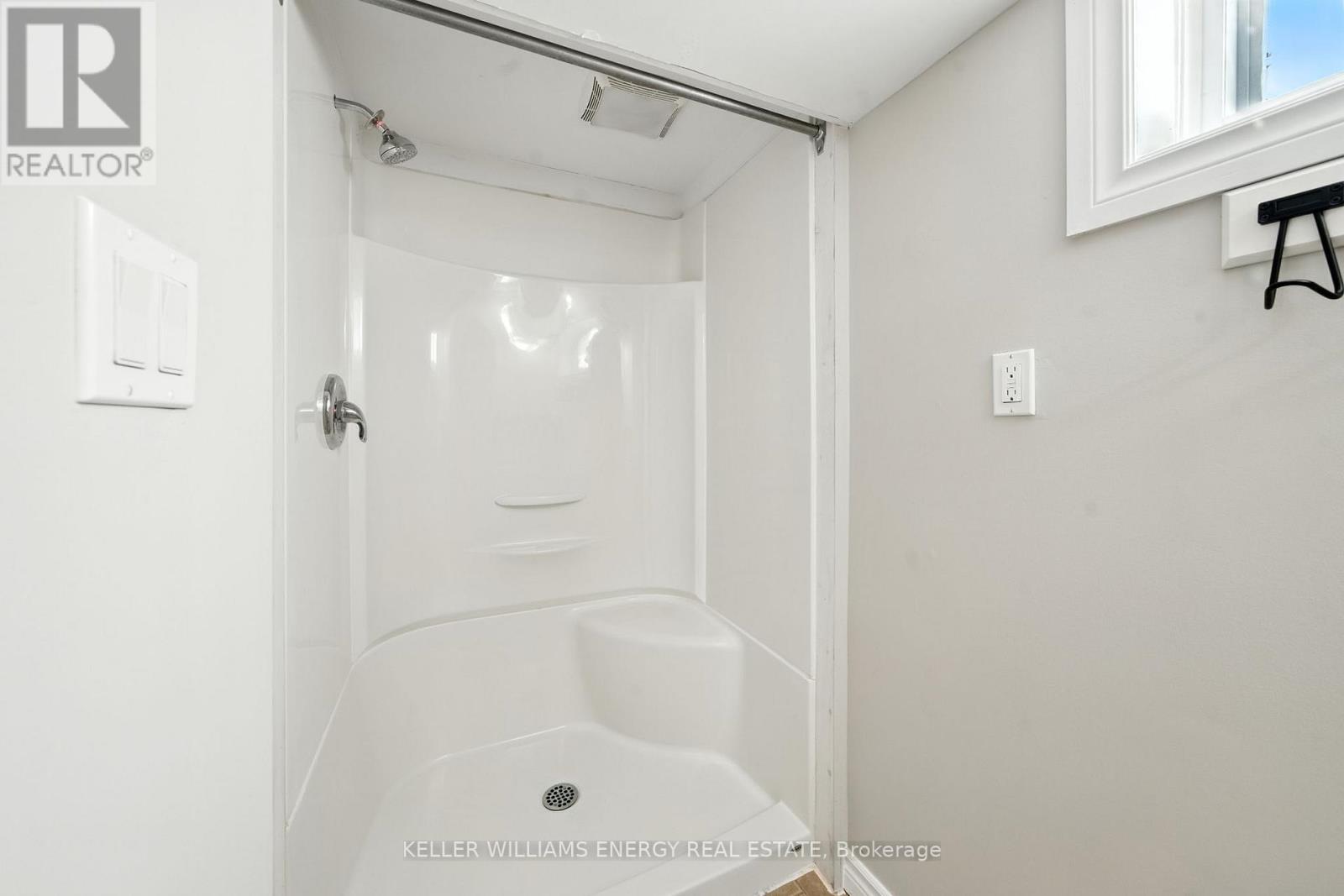 738 Snelgrove Road, Peterborough East (Central), Ontario  K9H 2E9 - Photo 15 - X12351501