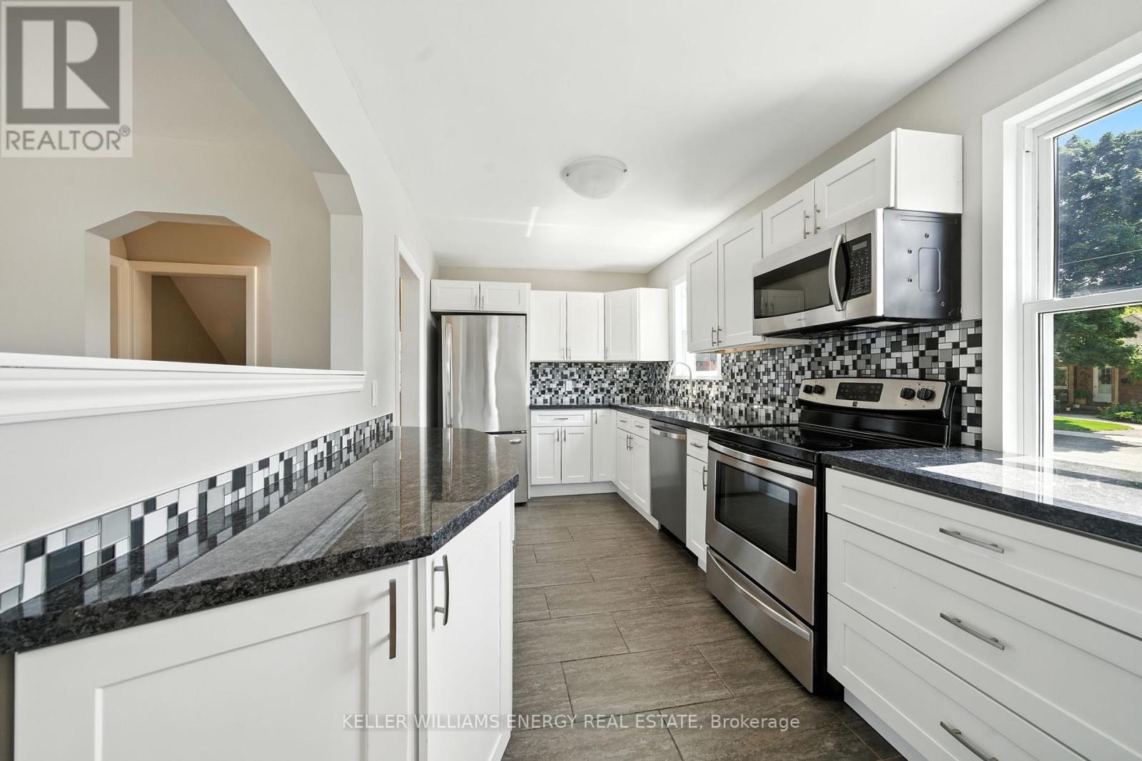 738 Snelgrove Road, Peterborough East (Central), Ontario  K9H 2E9 - Photo 7 - X12351501