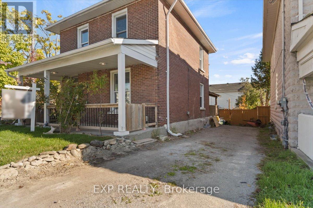 650 Armour Road, Peterborough East (Central), Ontario  K9H 1Z4 - Photo 1 - X12351578