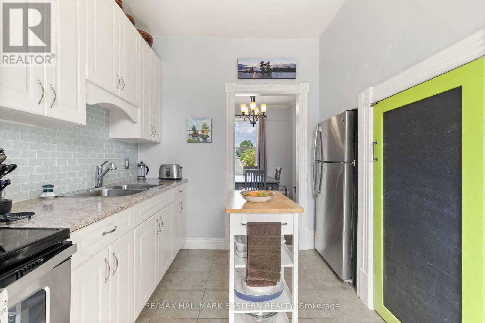 198 Hazlitt Street, Peterborough (Ashburnham Ward 4), Ontario  K9H 1L7 - Photo 8 - X12351649