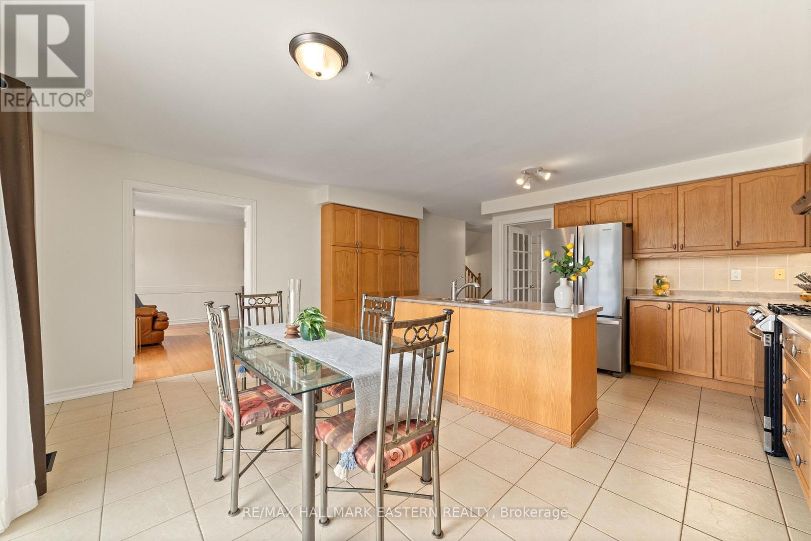 67 Sweetnam Drive, Kawartha Lakes (Lindsay), Ontario  K9V 0A7 - Photo 10 - X12351650