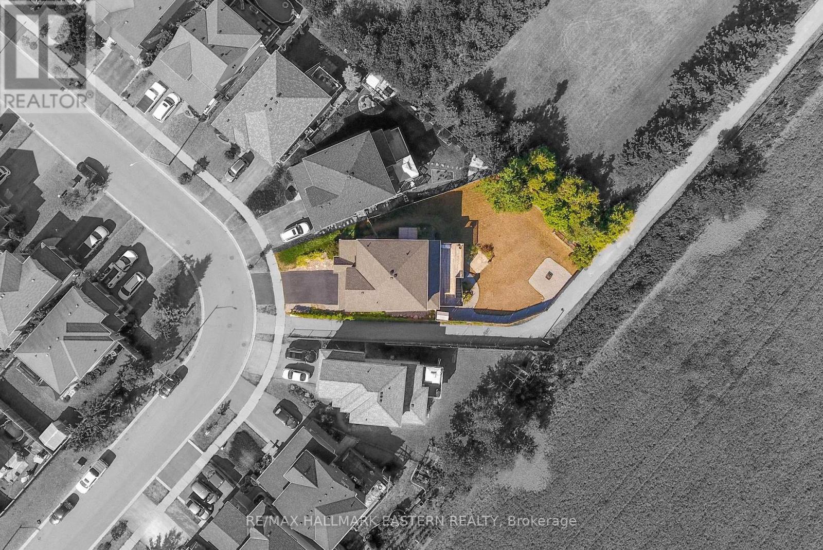 67 Sweetnam Drive, Kawartha Lakes (Lindsay), Ontario  K9V 0A7 - Photo 3 - X12351650