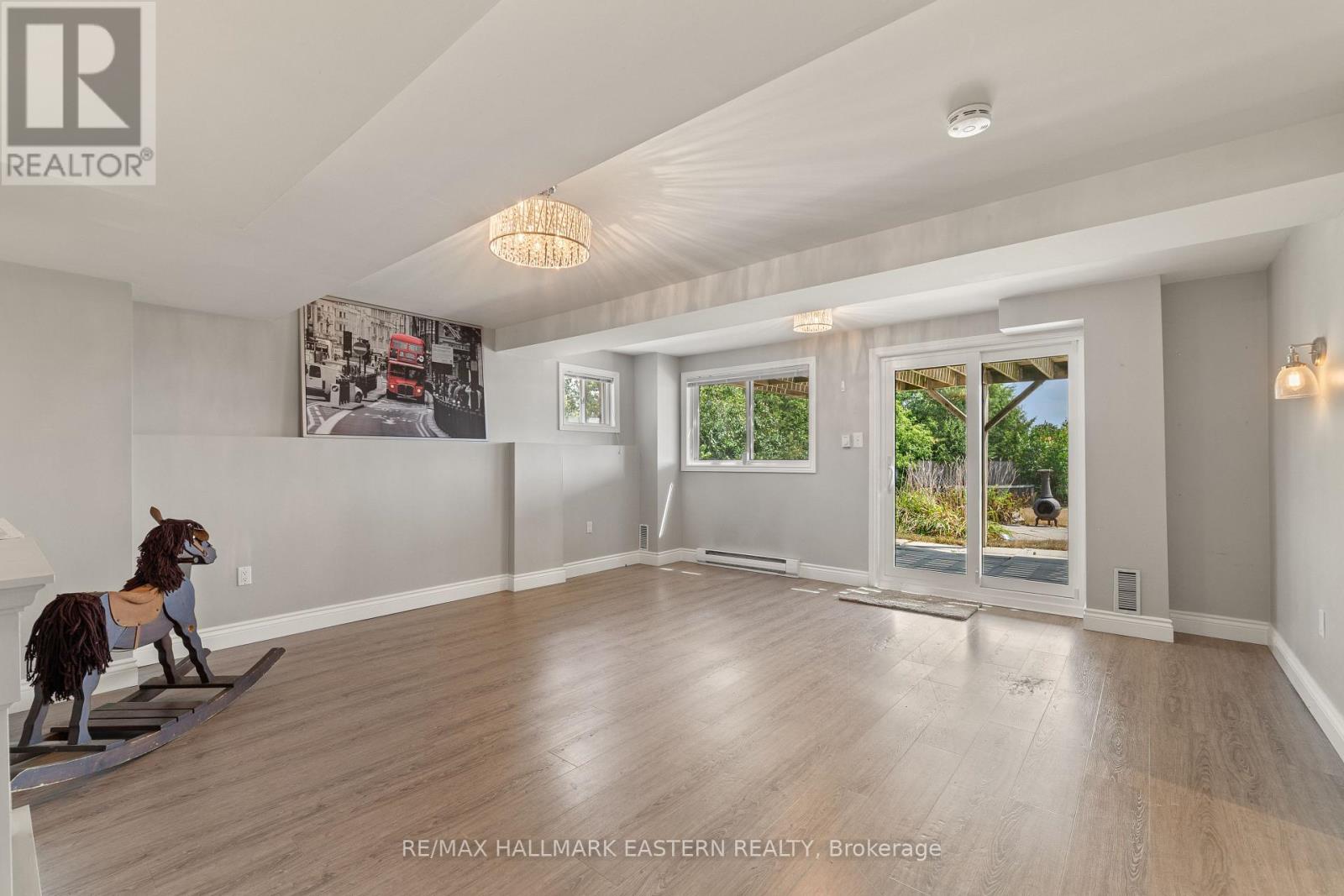 67 Sweetnam Drive, Kawartha Lakes (Lindsay), Ontario  K9V 0A7 - Photo 33 - X12351650