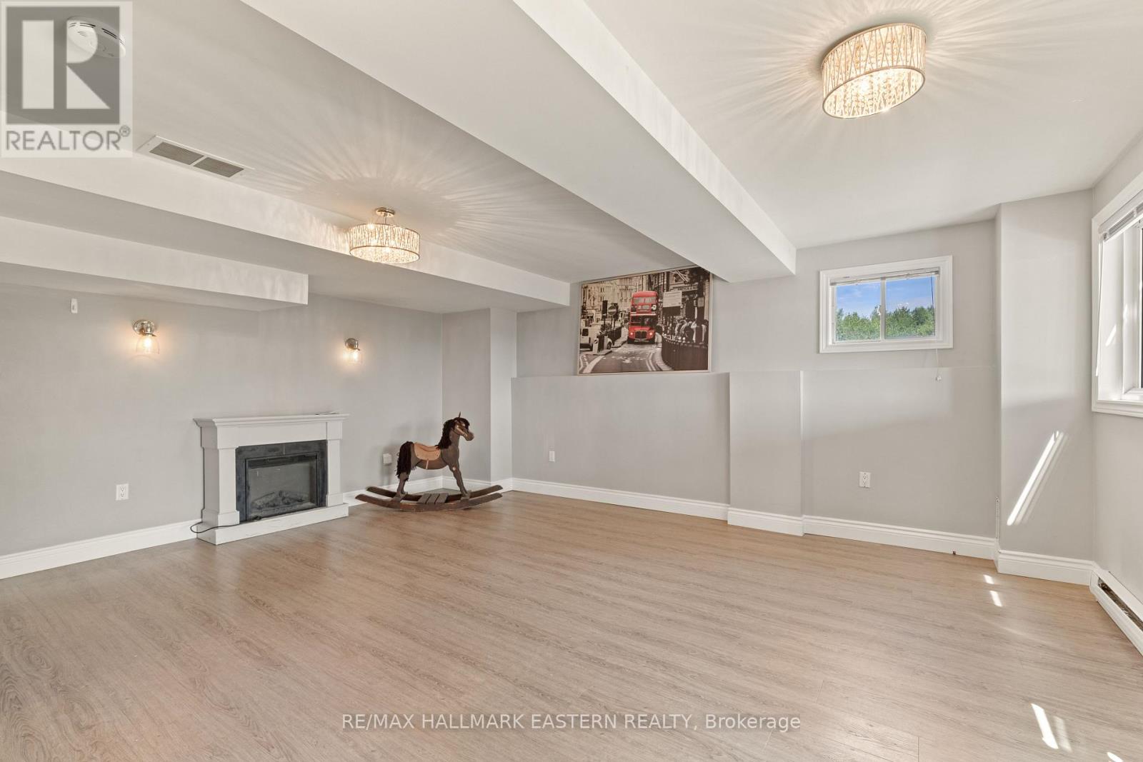 67 Sweetnam Drive, Kawartha Lakes (Lindsay), Ontario  K9V 0A7 - Photo 34 - X12351650