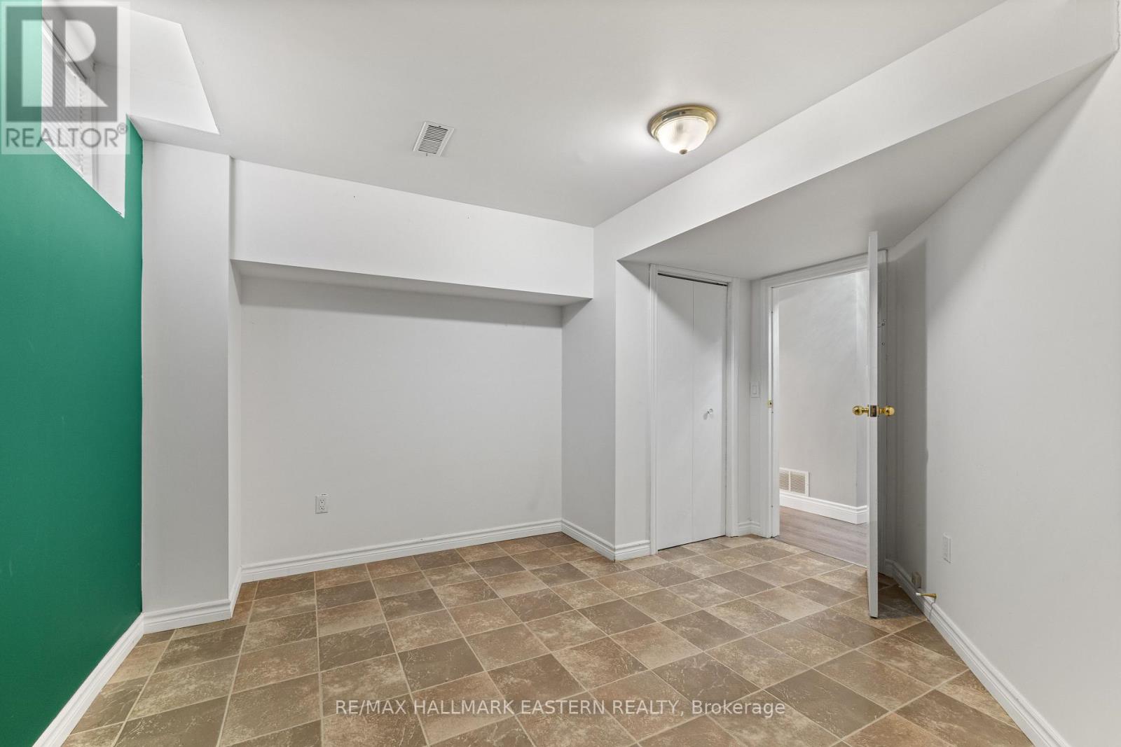 67 Sweetnam Drive, Kawartha Lakes (Lindsay), Ontario  K9V 0A7 - Photo 37 - X12351650