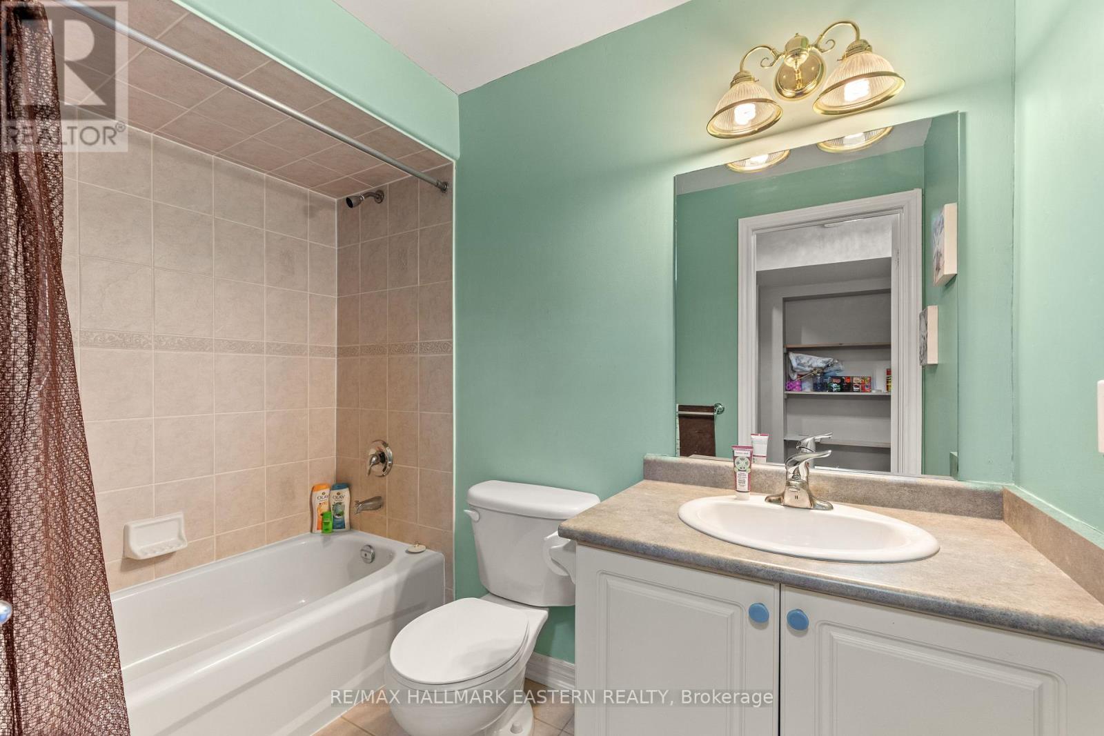 67 Sweetnam Drive, Kawartha Lakes (Lindsay), Ontario  K9V 0A7 - Photo 38 - X12351650
