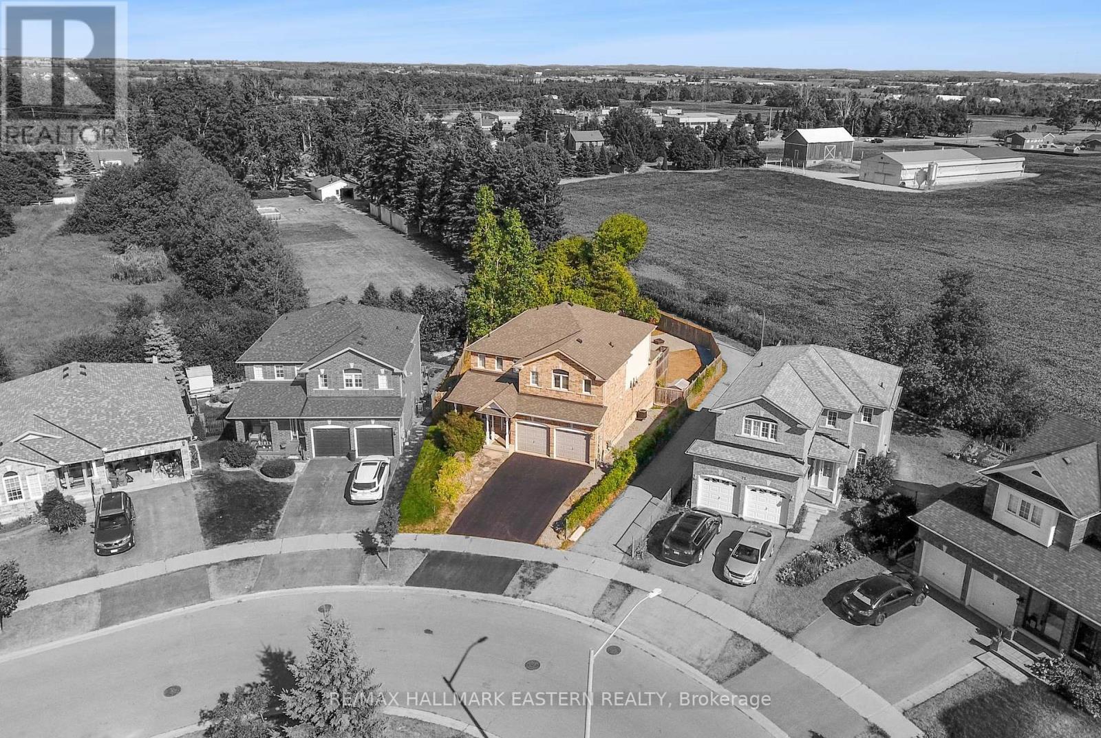 67 Sweetnam Drive, Kawartha Lakes (Lindsay), Ontario  K9V 0A7 - Photo 4 - X12351650