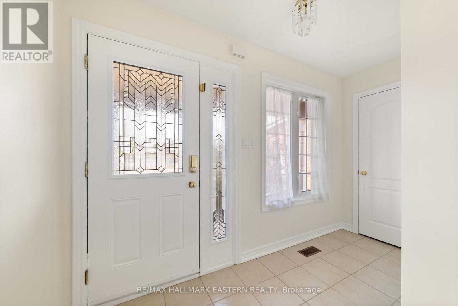 67 Sweetnam Drive, Kawartha Lakes (Lindsay), Ontario  K9V 0A7 - Photo 7 - X12351650