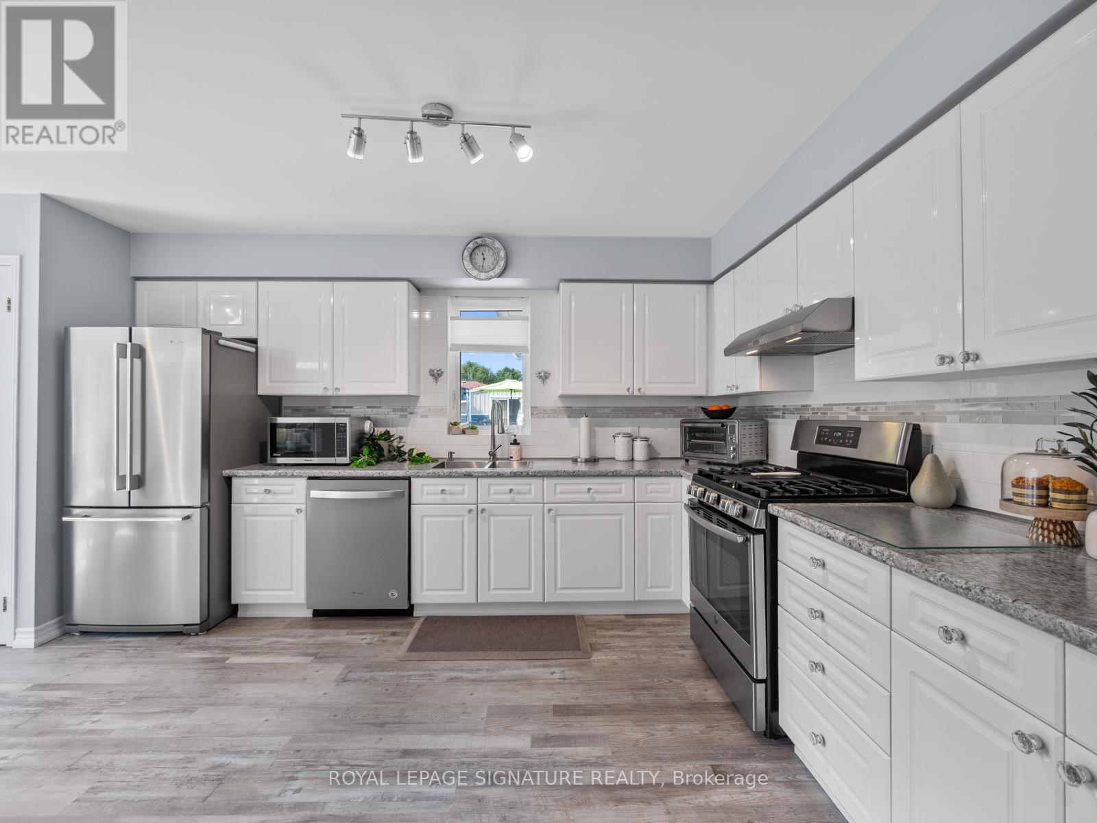 33 Steelhead Lane, Clarington (Newcastle), Ontario  L1B 1B3 - Photo 14 - E12351737