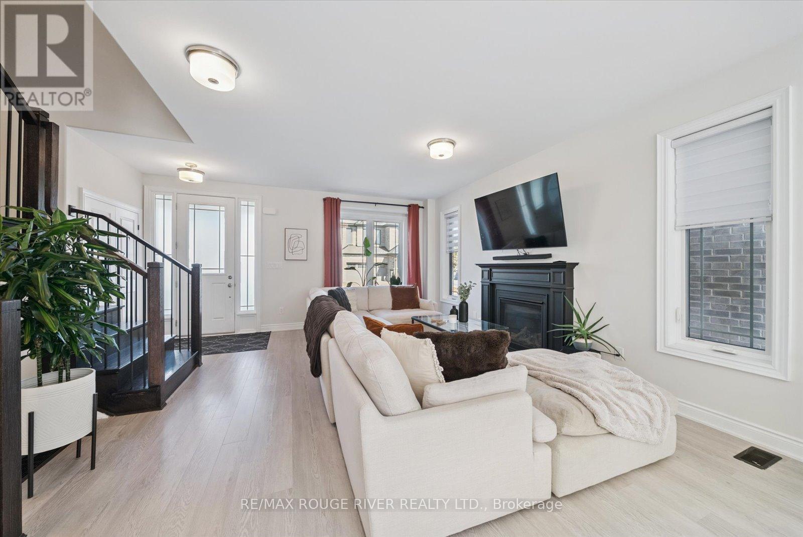 1093 Rippingale Trail, Peterborough (Northcrest Ward 5), Ontario  K9H 0C4 - Photo 5 - X12352093
