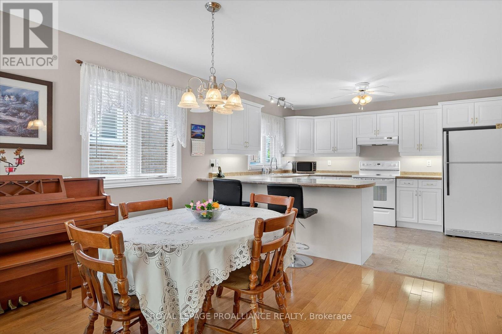 337 Bianco Crescent, Peterborough West (North), Ontario  K9K 0A5 - Photo 12 - X12352408