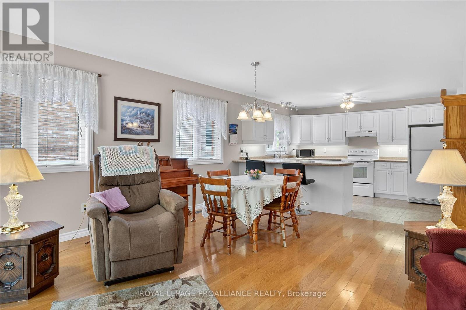 337 Bianco Crescent, Peterborough West (North), Ontario  K9K 0A5 - Photo 16 - X12352408