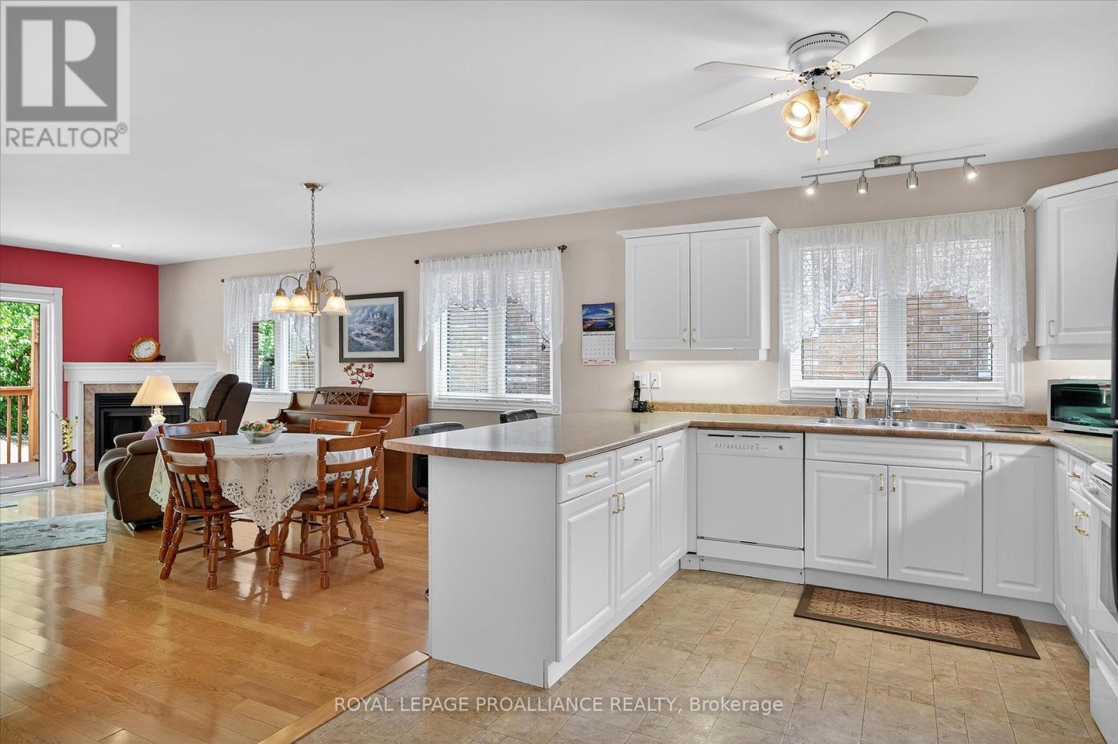 337 Bianco Crescent, Peterborough West (North), Ontario  K9K 0A5 - Photo 5 - X12352408