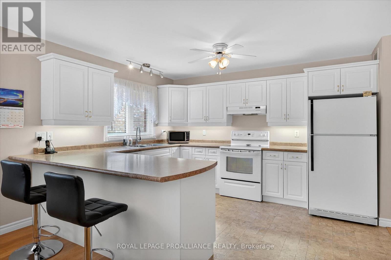 337 Bianco Crescent, Peterborough West (North), Ontario  K9K 0A5 - Photo 6 - X12352408
