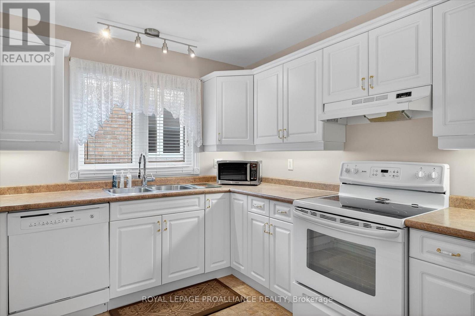 337 Bianco Crescent, Peterborough West (North), Ontario  K9K 0A5 - Photo 7 - X12352408