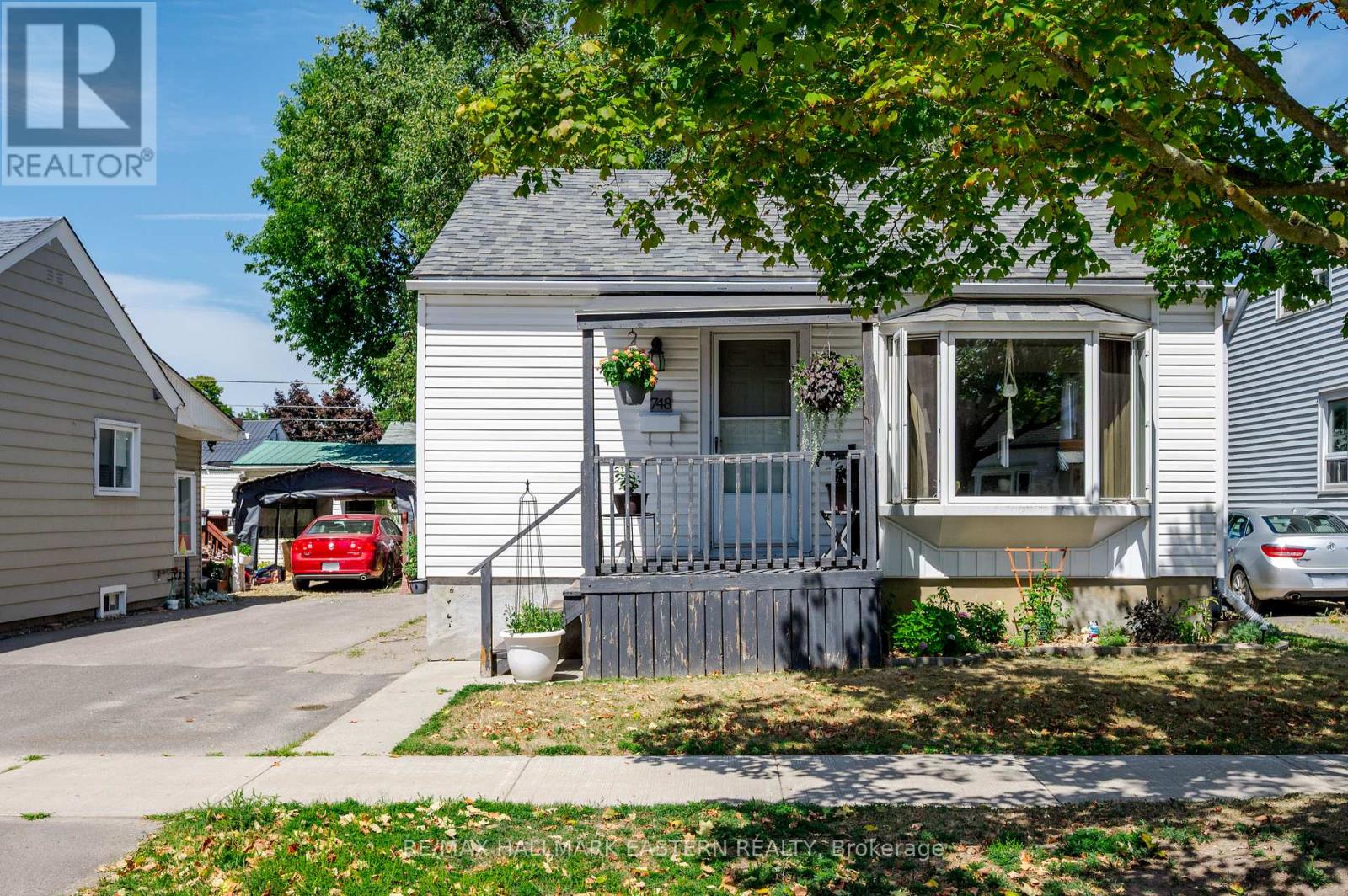 748 New Romaine Street, Peterborough (Otonabee Ward 1), Ontario  K9J 2E9 - Photo 1 - X12352462