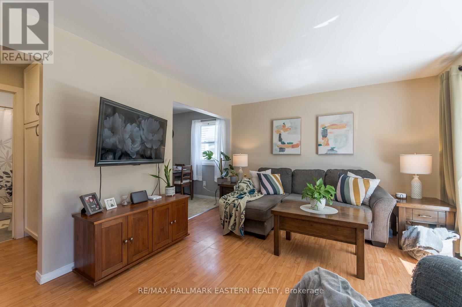 748 New Romaine Street, Peterborough (Otonabee Ward 1), Ontario  K9J 2E9 - Photo 10 - X12352462