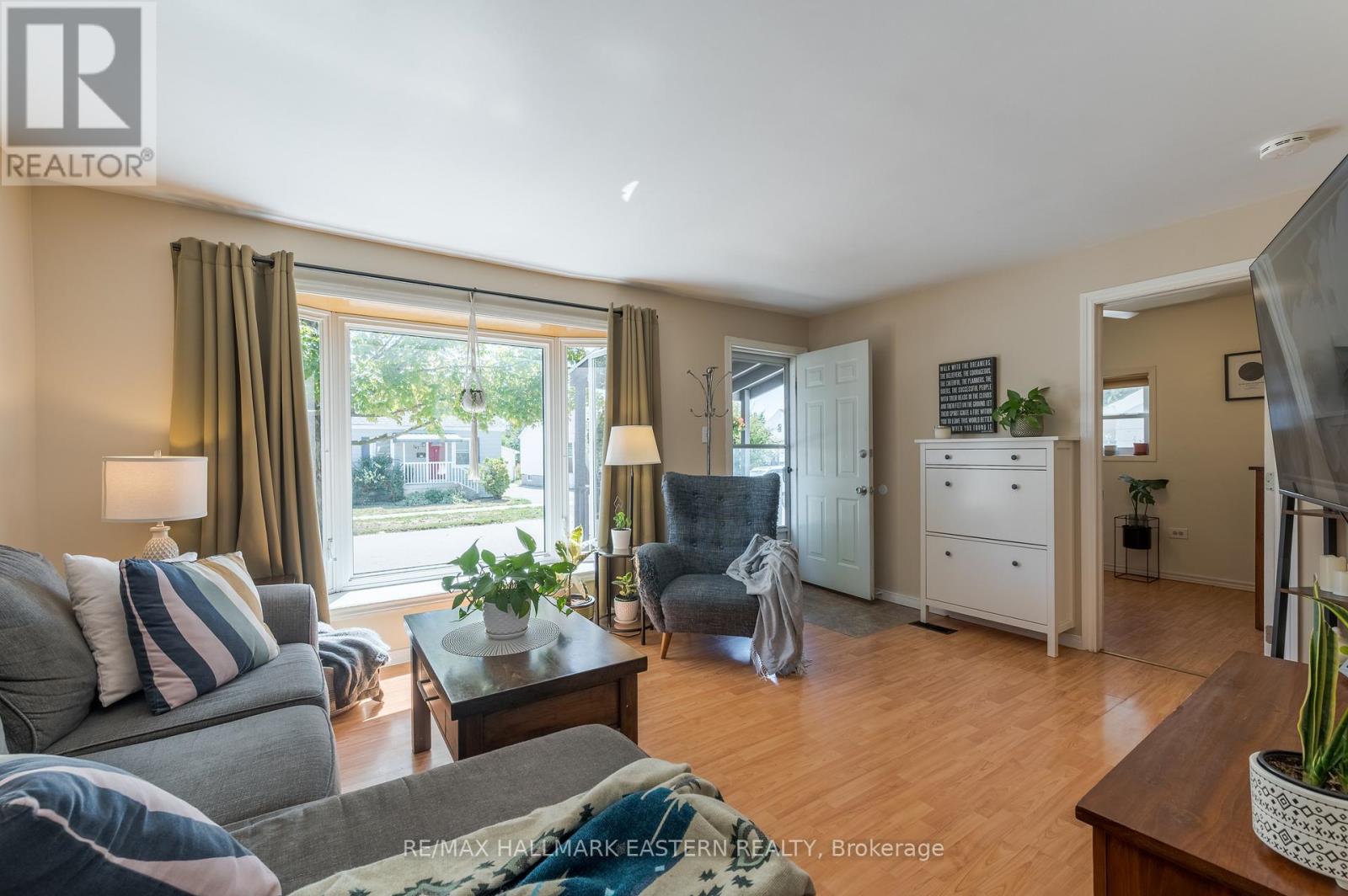 748 New Romaine Street, Peterborough (Otonabee Ward 1), Ontario  K9J 2E9 - Photo 11 - X12352462